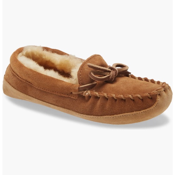 L. L. Bean Wicked Good Genuine Shearling Slipper NWOT Size 2 - Picture 1 of 10